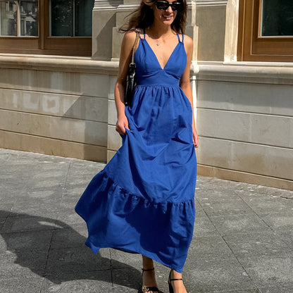 Robe Longue Bleue à Col Plongeant