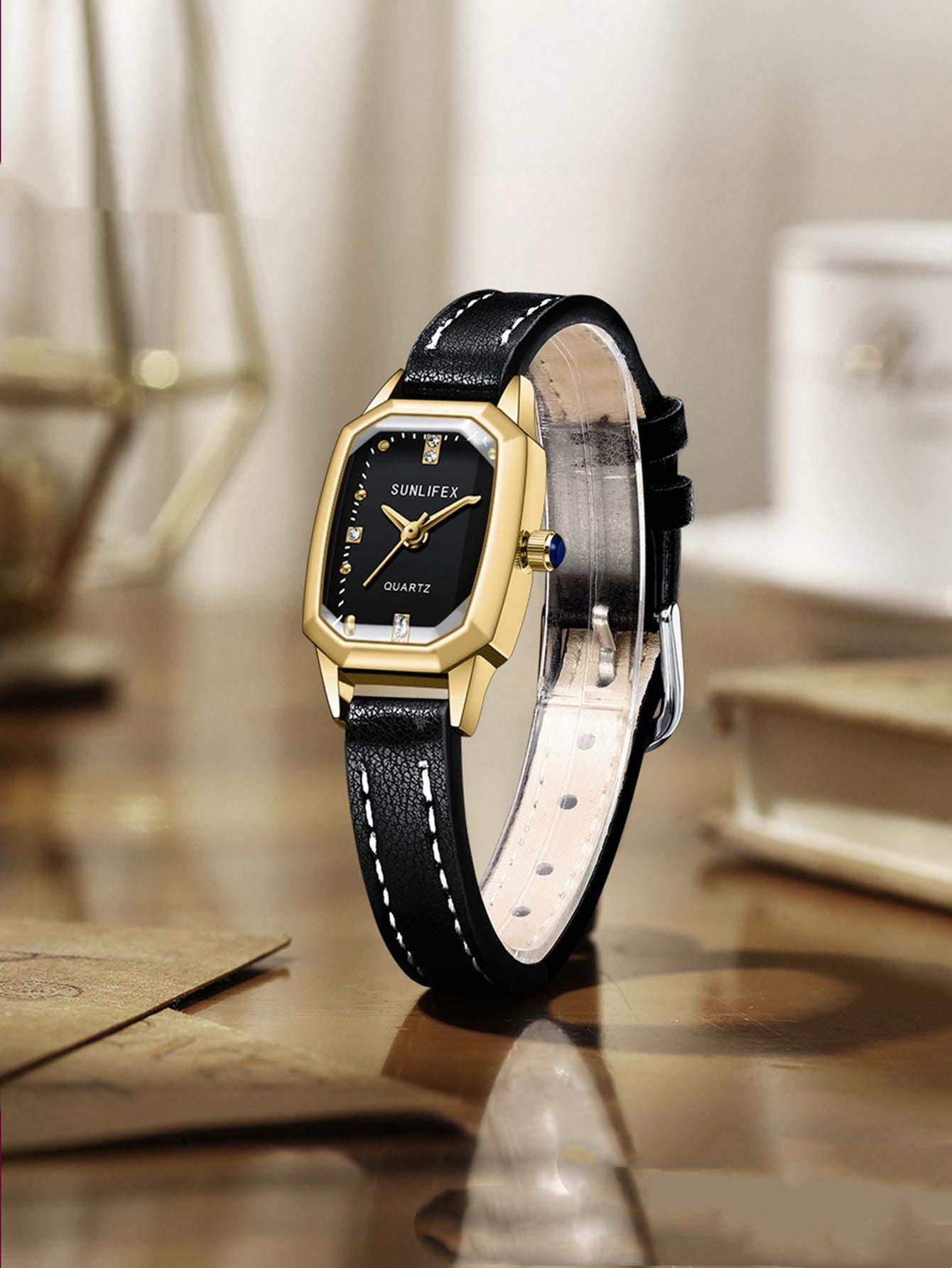 Montre Carrée Cadran Soleil Bracelet Cuir Rétro