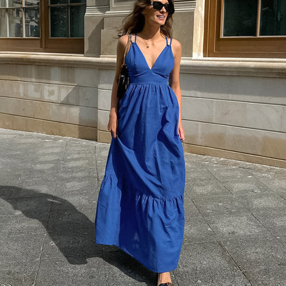 Robe Longue Bleue à Col Plongeant
