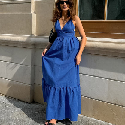 Robe Longue Bleue à Col Plongeant