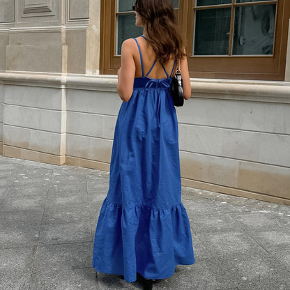Robe Longue Bleue à Col Plongeant